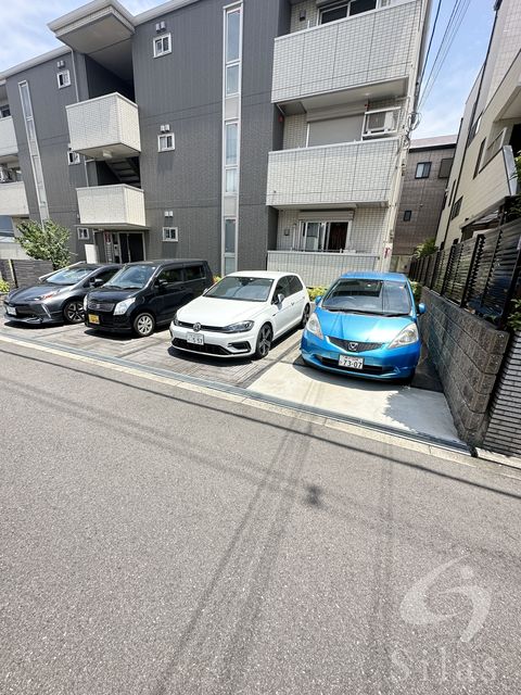 【La Vita帝塚山の駐車場】