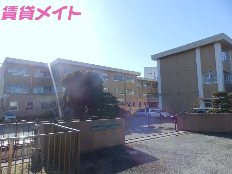 中学校　四日市市立大池中学校（中学校）まで2777m