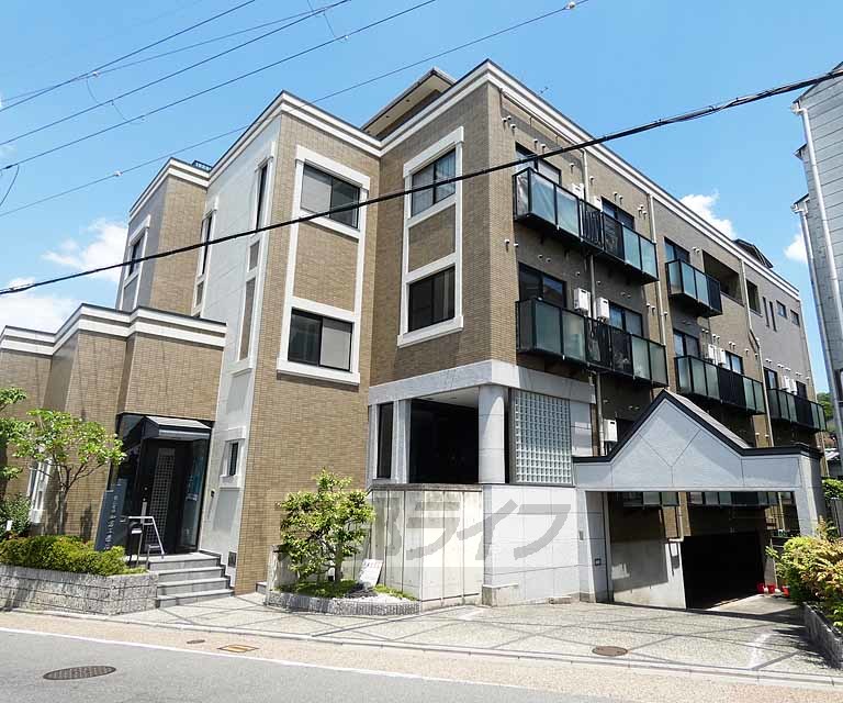 京都市伏見区深草稲荷御前町のマンションの建物外観