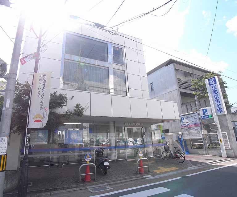 【京都市伏見区深草稲荷御前町のマンションの銀行】