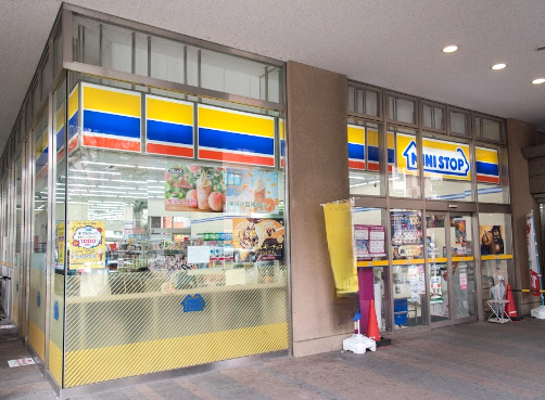 【エルウイング池袋のコンビニ】