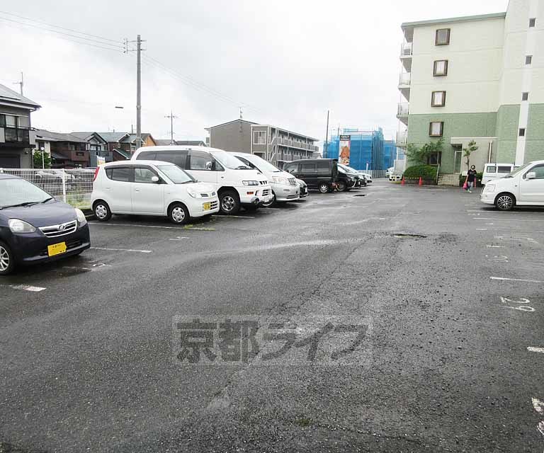 【大津市見世のマンションの駐車場】