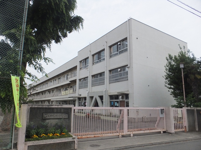 【調布市多摩川のマンションの小学校】