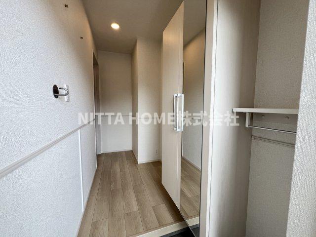 玄関　玄関にはシューズボックスが付いています＊