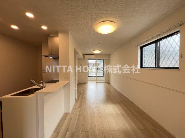 居室・リビング　１３．３帖の広いリビングルーム!(^^)!