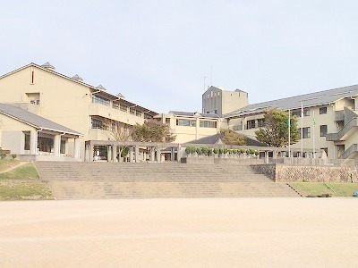 中学校　柳井市立柳井中学校（中学校）まで1378m