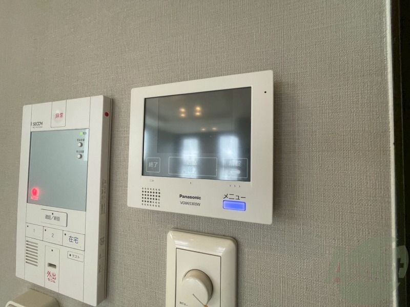 セキュリティ　ＴＶモニター付インターホンです。来客者の顔が見えるので安心！