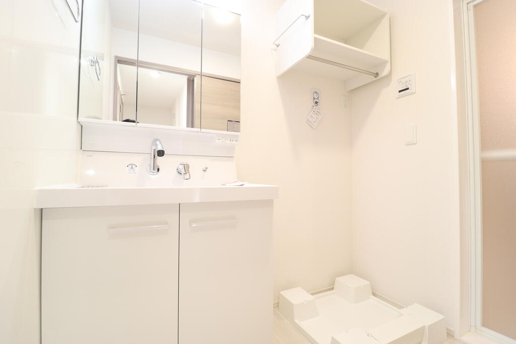 洗面設備　シャワー付きドレッサー