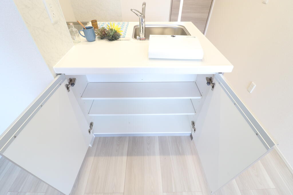 収納　キッチン裏にも収納が