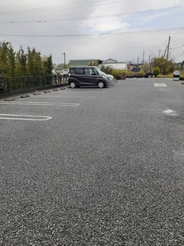 駐車場　駐車スペースもあります☆