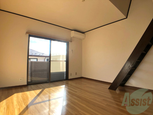 居室・リビング　こちらはリビングです。陽がよく入り温かいです。