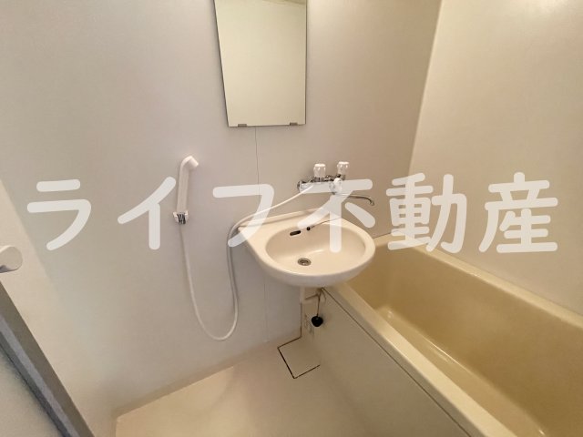 洗面設備　独立洗面台あり、毎朝おしゃれに忙しい女性の方におすすめです