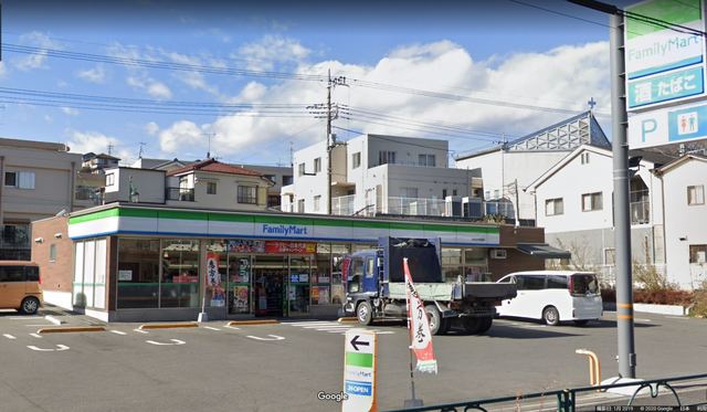 コンビニ　ファミリーマート青梅成木街道店（コンビニ）まで460m
