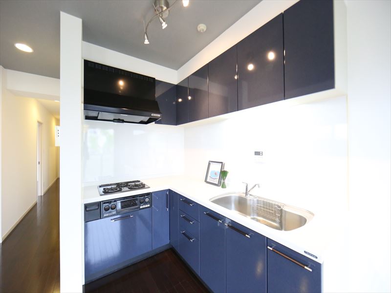 キッチン　L型キッチン（3口ガスコンログリル付き）