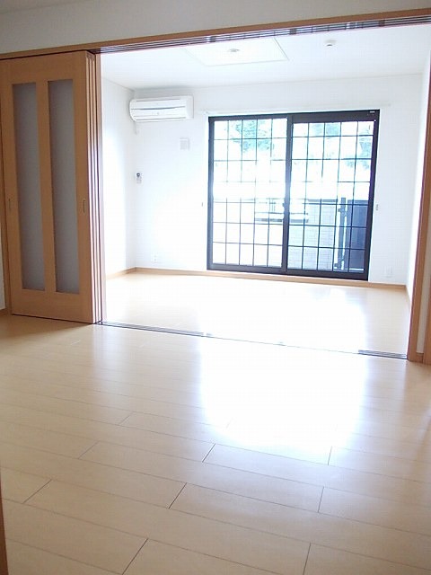 その他部屋・スペース　フローリングの室内です。