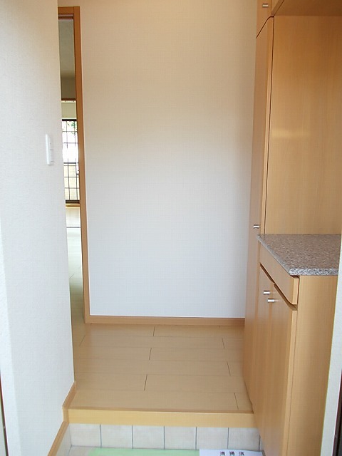 玄関　シューズボックス完備の玄関です。