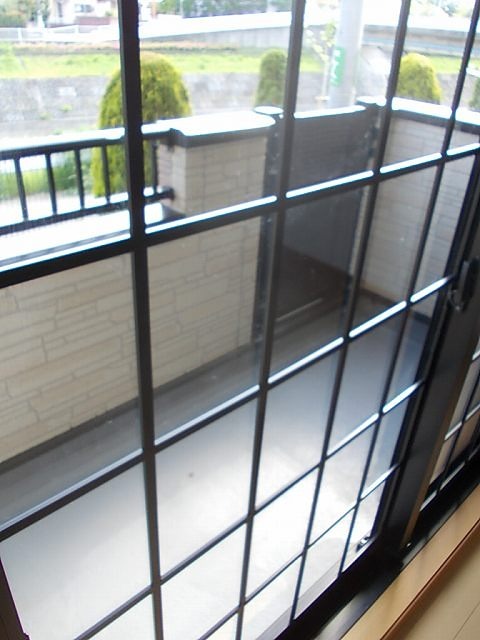 バルコニー　南西向きで日当たり良好です。