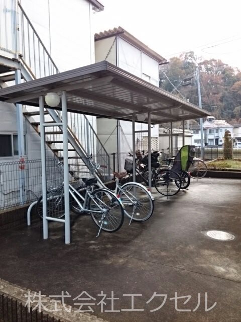 その他共有部分　屋根付きの駐輪場です。