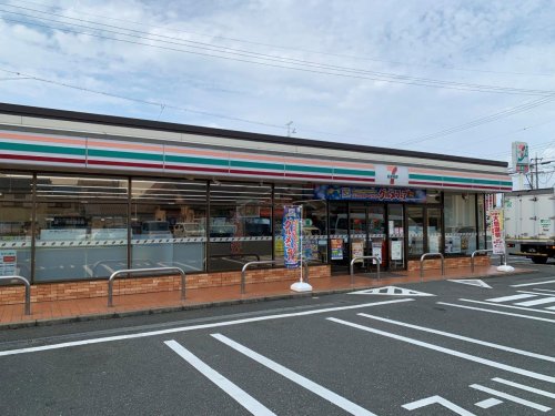コンビニ　セブンイレブン 豊橋三本木町店（コンビニ）まで478m