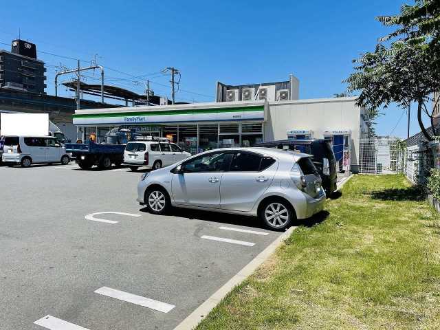 コンビニ　ファミリーマート名古屋競馬場前店（コンビニ）まで419m