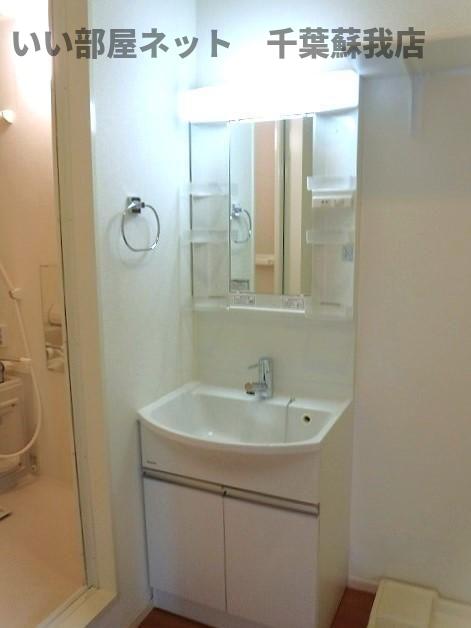 洗面設備　使いやすい洗面所です