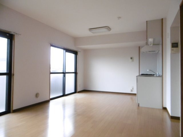 居室・リビング　明るいリビング