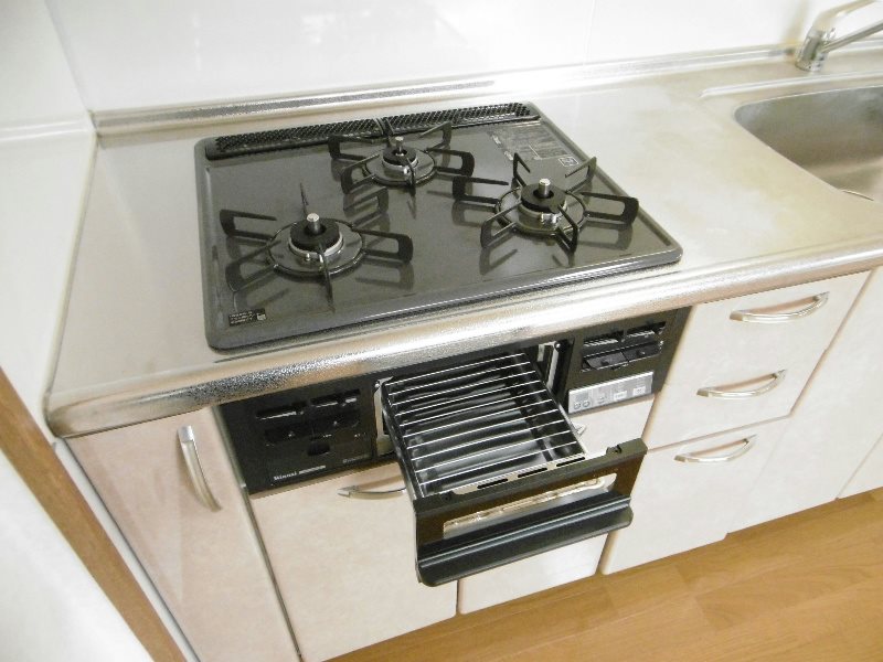 その他設備　グリル付き３口コンロシステムキッチン