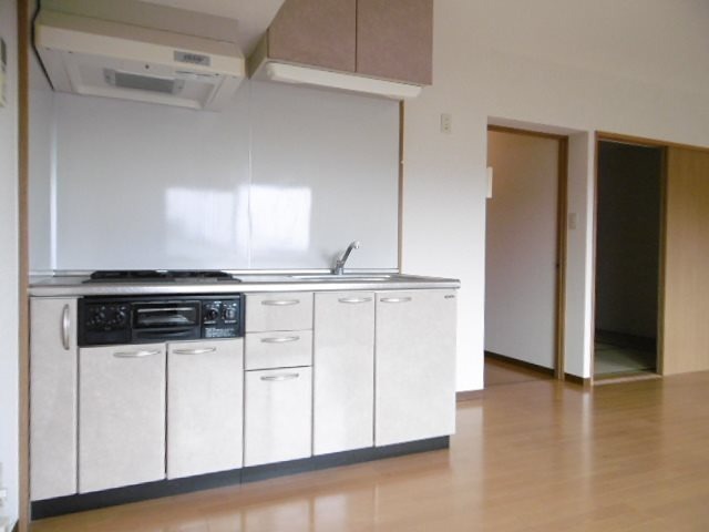 キッチン　キッチン上下収納棚あり