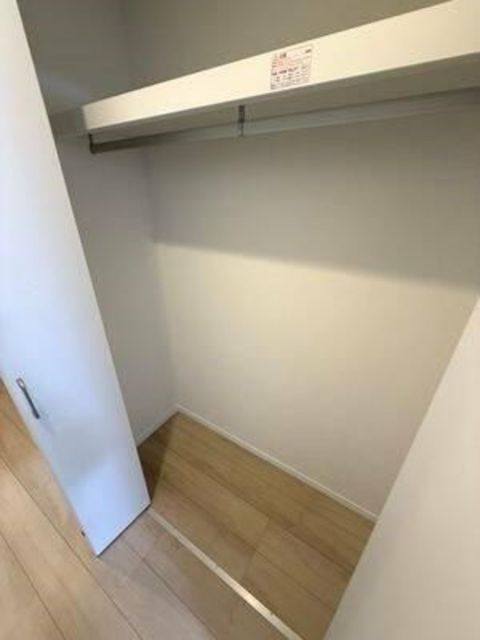 収納　ロングコート・ワンピースがかけられる縦長収納です！