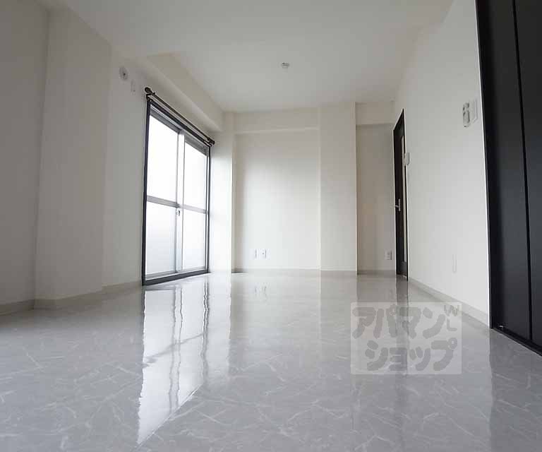 居室・リビング　広々した洋室