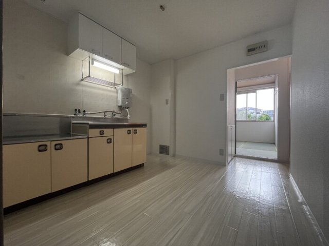 居室・リビング　別号室の画像です。ご参考下さい