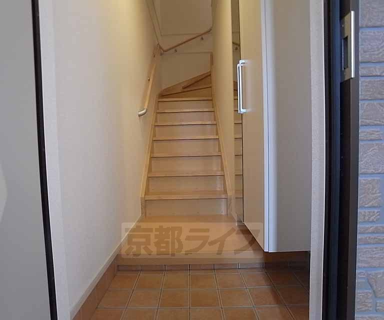 その他部屋・スペース　戸建のような階段設置。