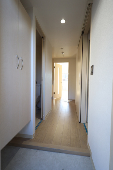 玄関　別部屋の写真