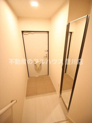 玄関　写真は同建築会社類似物件