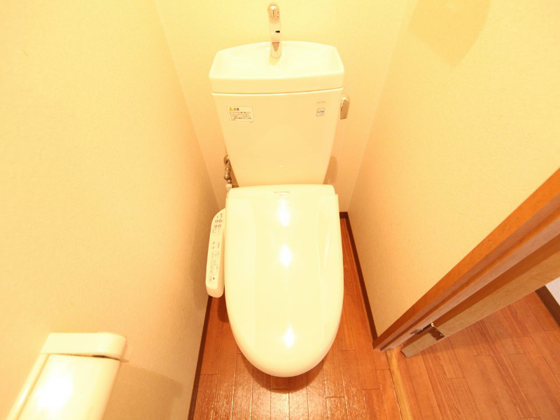 トイレ　温水洗浄便座付トイレ