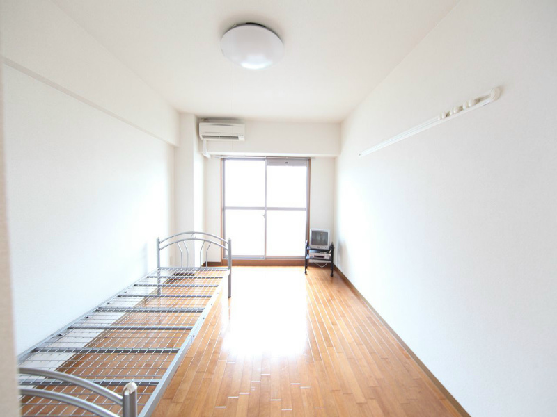 バルコニー　洋室8.4帖　南面バルコニー　エアコン付