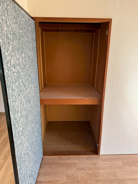 収納　洋室5帖のお部屋にある収納スペースです！高さがある収納スペー