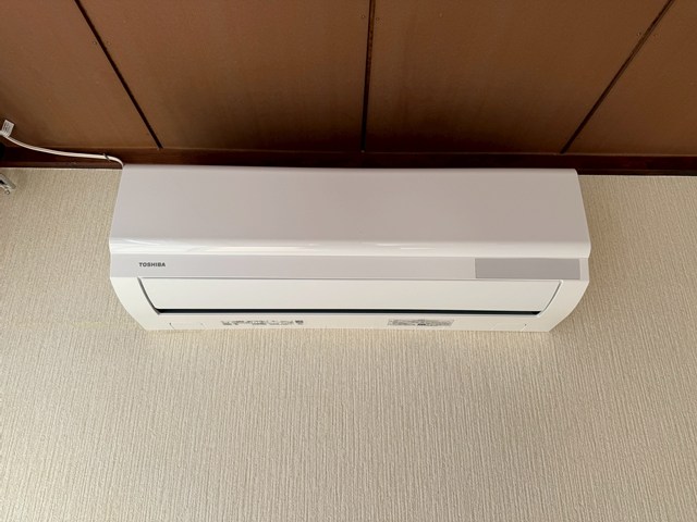 その他設備　洋室5帖のお部屋には暑い夏や寒い冬に大活躍のエアコン付きです