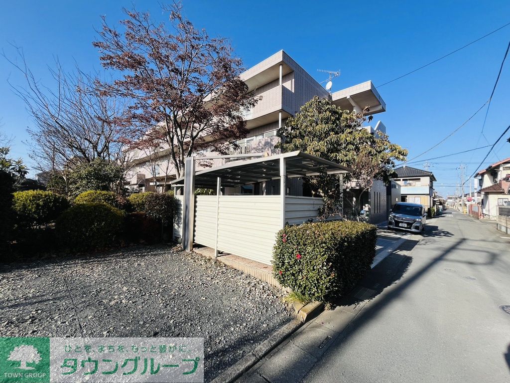 建物外観　駐車場