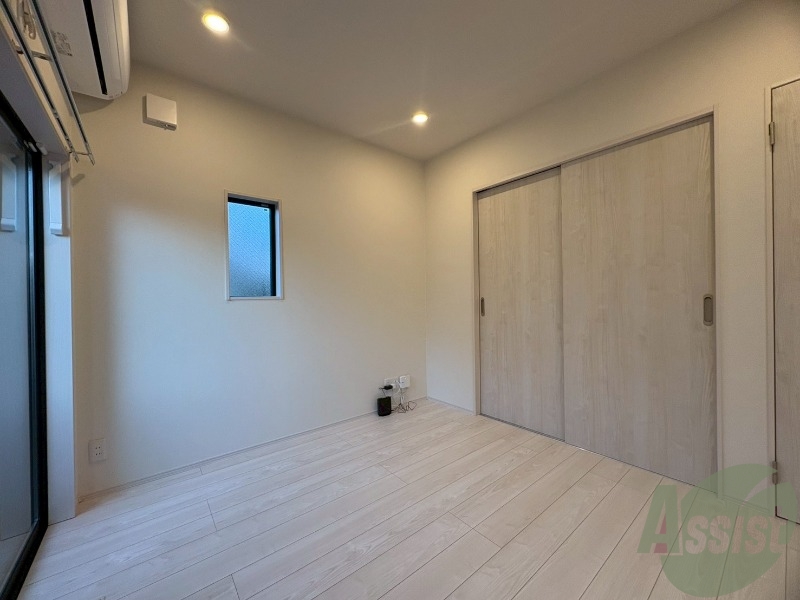 居室・リビング　６帖の洋室です。白を基調としており清潔感がありますね。