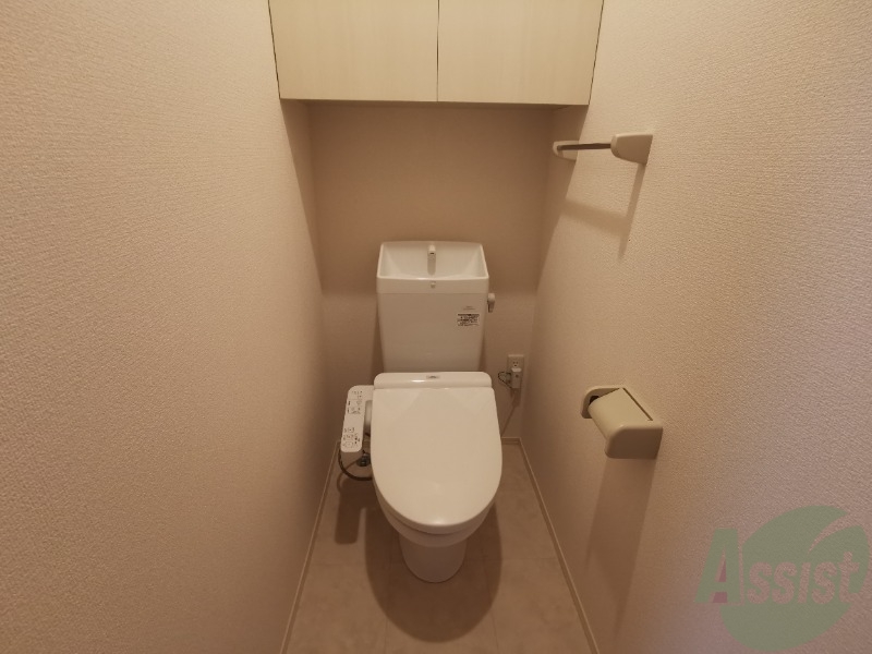 トイレ　トイレは温水洗浄便座です。思わず長居してしまいそうです。