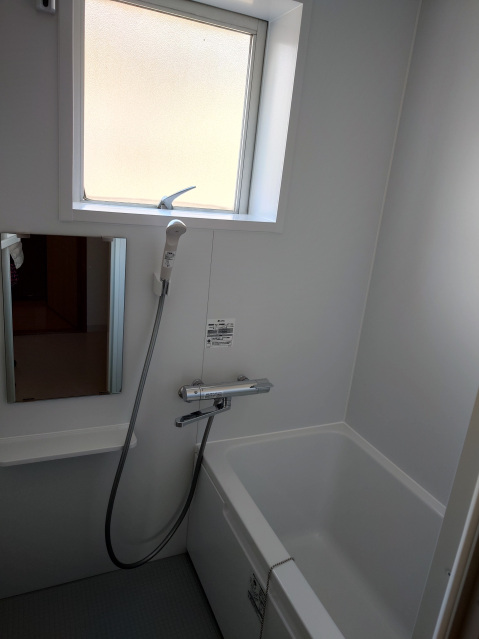 バス・シャワールーム　窓つき