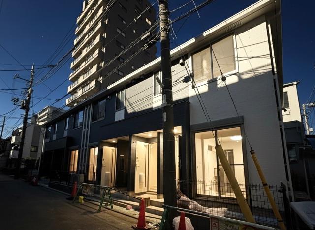 建物外観　外観写真（夜）