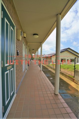 エントランス　落ち着いたエントランスです