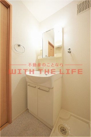 洗面設備　独立洗面台あり、毎朝おしゃれに忙しい女性の方におすすめです