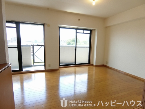 居室・リビング　退去前の部屋の為、類似の部屋のイメージ写真です。現状を優先と