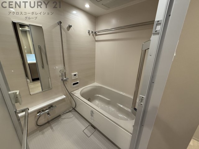 バス・シャワールーム　浴室乾燥機付きで便利です！