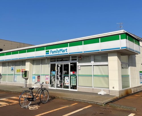 コンビニ　ファミリーマート新町２丁目店（コンビニ）まで462m