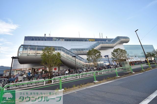 ショッピングセンター　LIVINオズ大泉（ショッピングセンター）まで800m