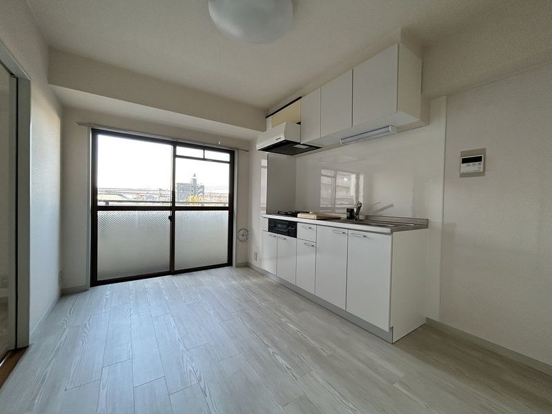 居室・リビング　☆明るい洋室☆